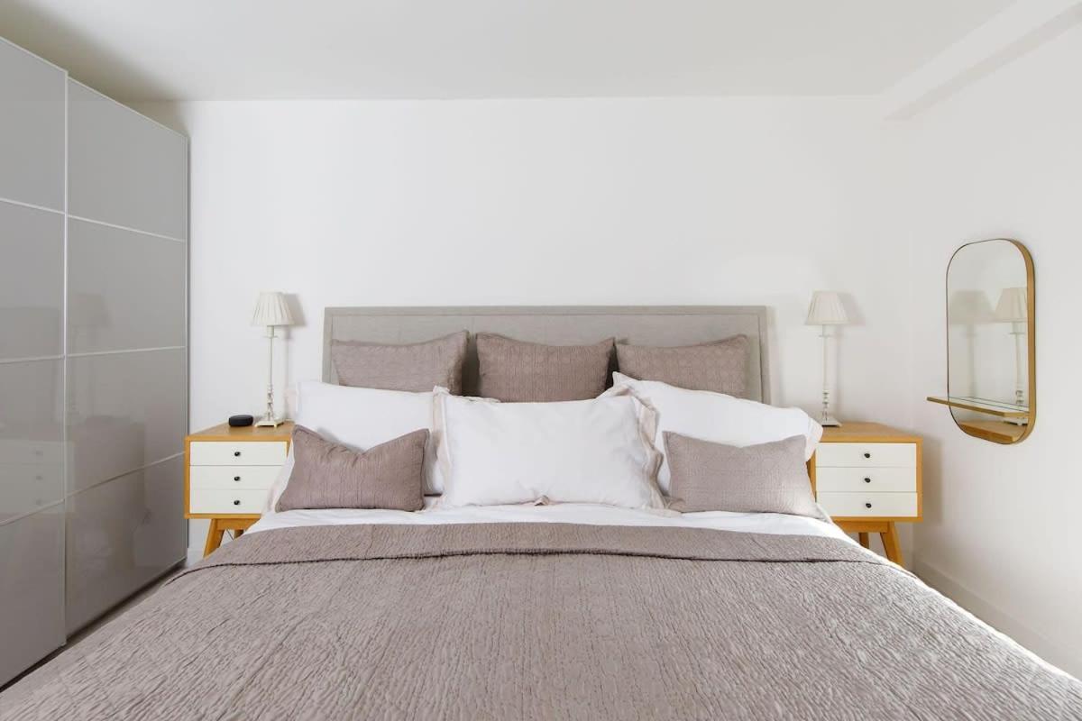 Stylish City Centre Apartment With Sauna Chichester Exterior photo